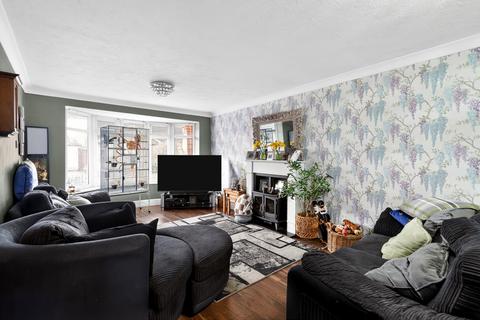 5 bedroom detached house for sale, Ouida Road, Canvey Island, SS8
