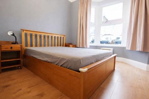 2 bedroom flat to rent, Parkhurst Road, Bowes Park/Bounds Green  N22