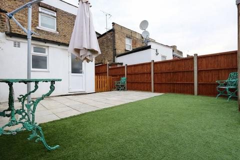 2 bedroom flat to rent, Parkhurst Road, Bowes Park/Bounds Green  N22