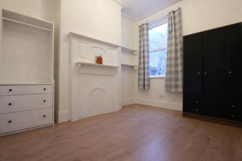 2 bedroom flat to rent, Parkhurst Road, Bowes Park/Bounds Green  N22