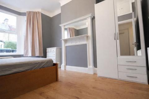 2 bedroom flat to rent, Parkhurst Road, Bowes Park/Bounds Green  N22
