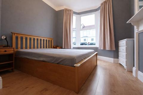 2 bedroom flat to rent, Parkhurst Road, Bowes Park/Bounds Green  N22
