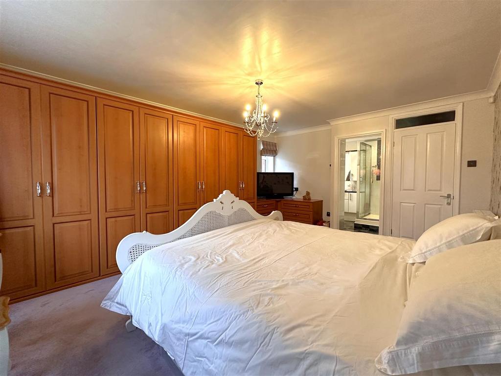 Bedroom One Into En-Suite 785
