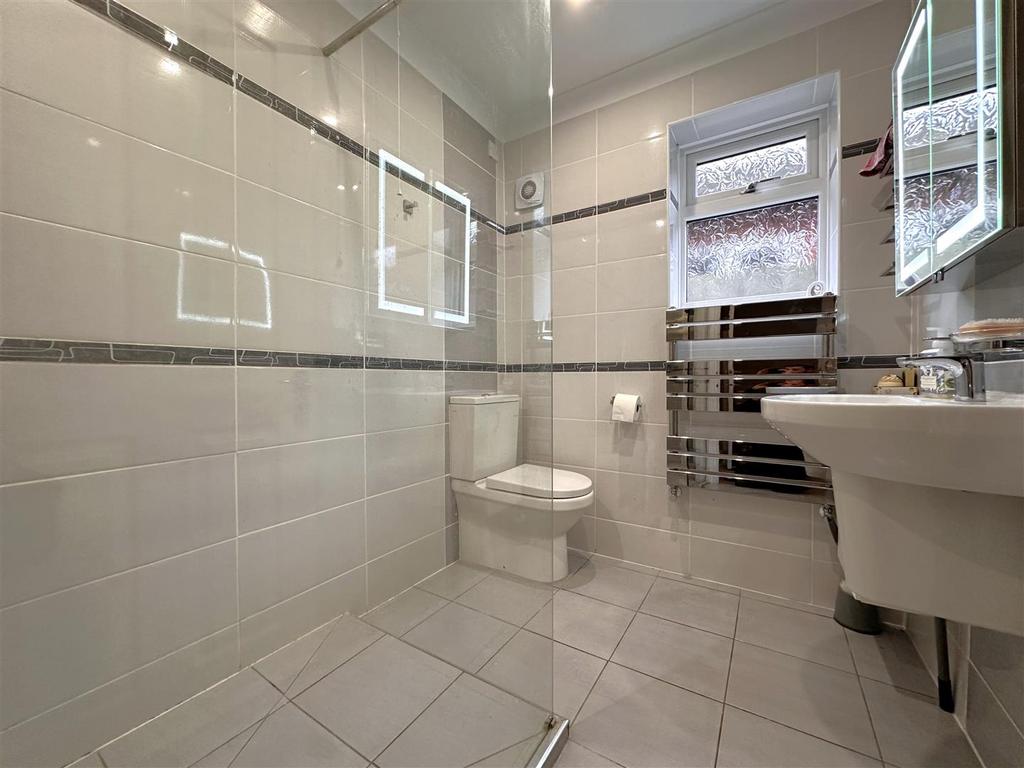 En-Suite Shower Room 764
