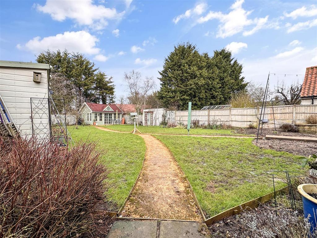 Lovely Rear Garden 662