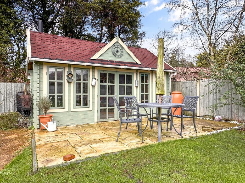 Log Cabin 629