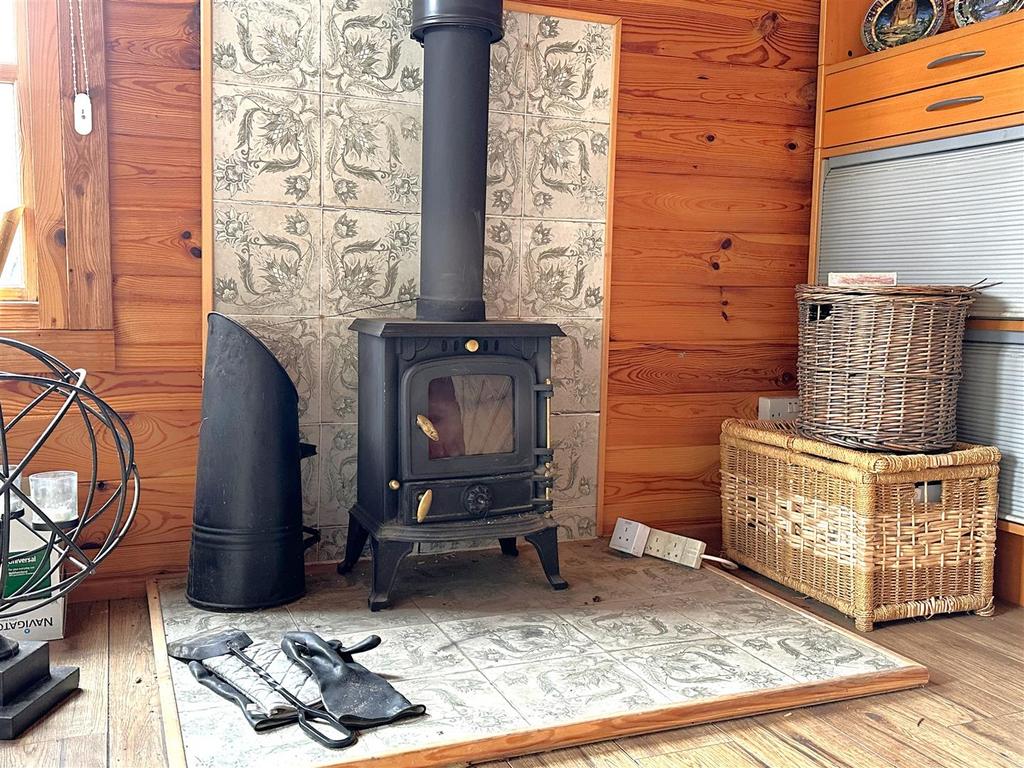Log Burner 643