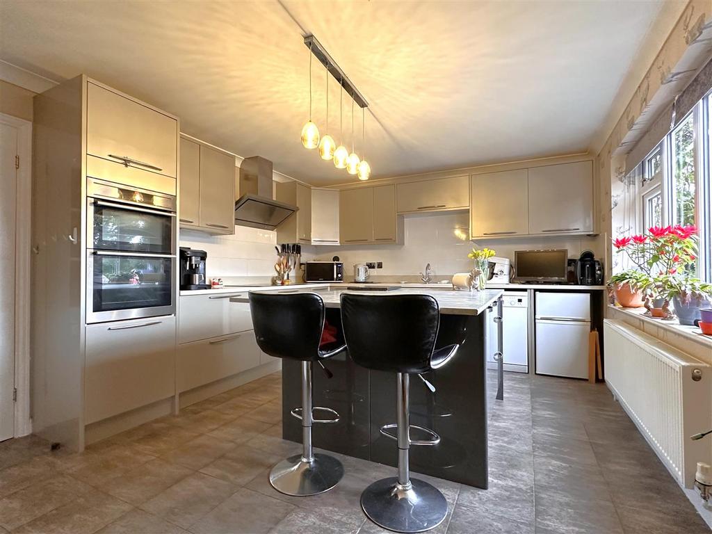 Superb Dining Kitchen 713