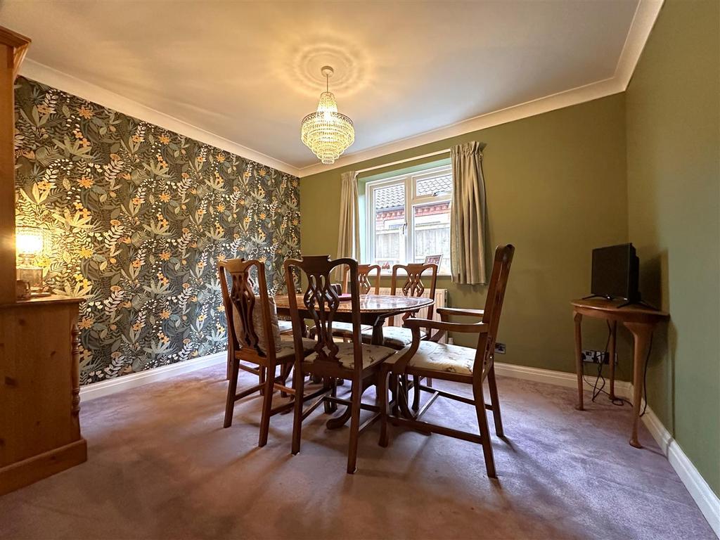 Dining Room/Bed Four 750