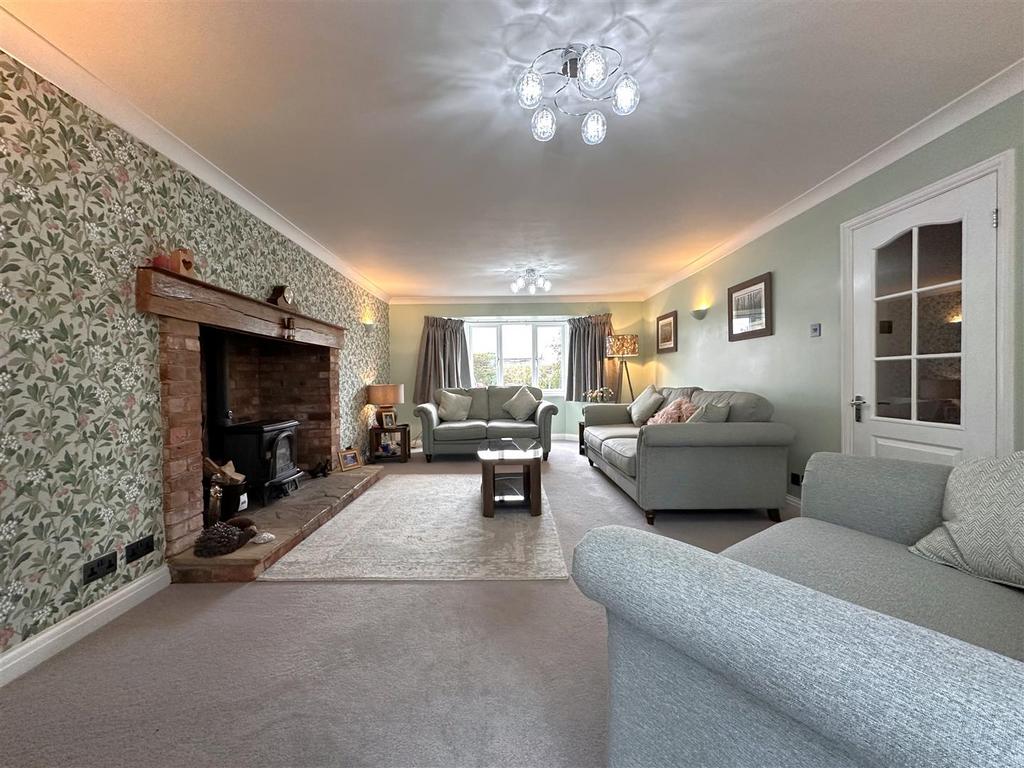 Generous Living Room 682