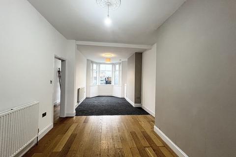 2 bedroom terraced house to rent, Bolivia Street, Salford