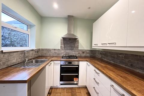 2 bedroom terraced house to rent, Bolivia Street, Salford