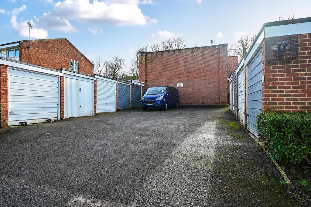 Kennet Close
