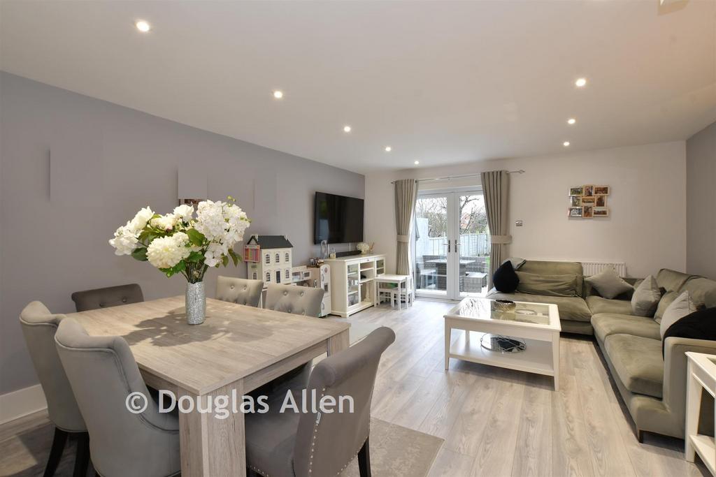 Lounge/ Dining Room