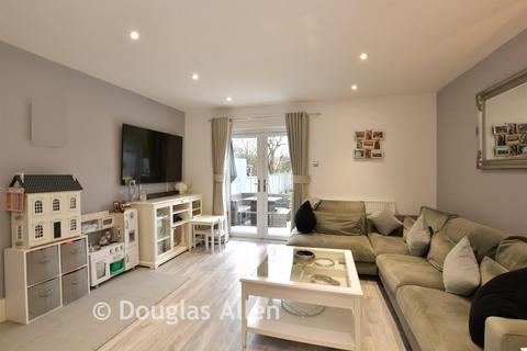 3 bedroom terraced house for sale, Latimer Drive, Basildon SS15