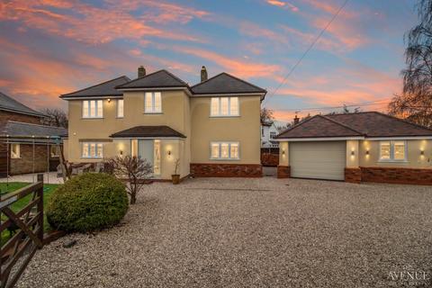 4 bedroom detached house for sale, Aggborough Crescent, Kidderminster