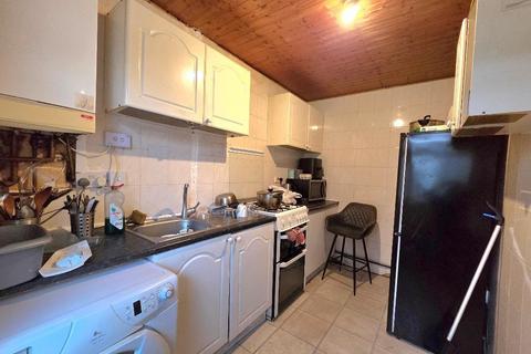 3 bedroom end of terrace house for sale, Summerfield Road, Dallow Road Area, Luton, Bedfordshire, LU1 1UJ