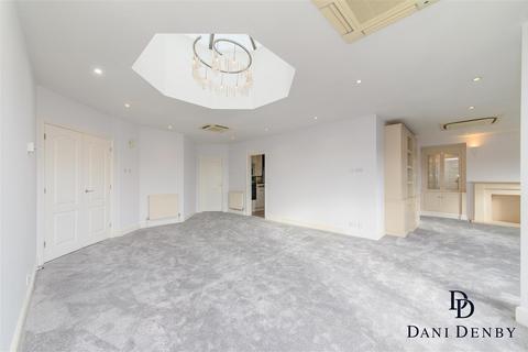 3 bedroom penthouse for sale, 93 Holders Hill Road, London NW4