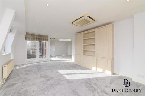 3 bedroom penthouse for sale, 93 Holders Hill Road, London NW4