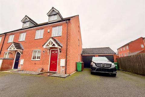 3 bedroom end of terrace house to rent, Tannin Crescent, Nottingham NG6