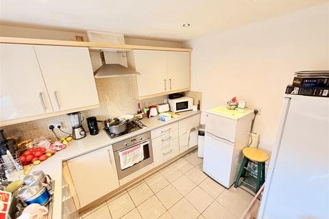 3 bedroom end of terrace house to rent, Tannin Crescent, Nottingham NG6