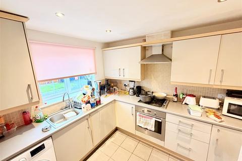 3 bedroom end of terrace house to rent, Tannin Crescent, Nottingham NG6