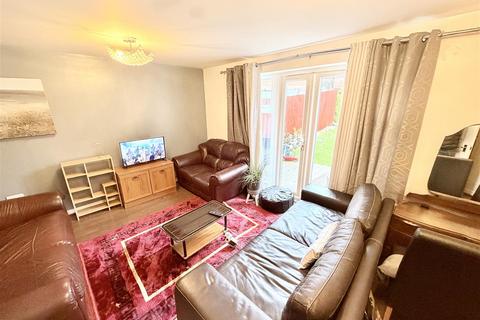 3 bedroom end of terrace house to rent, Tannin Crescent, Nottingham NG6