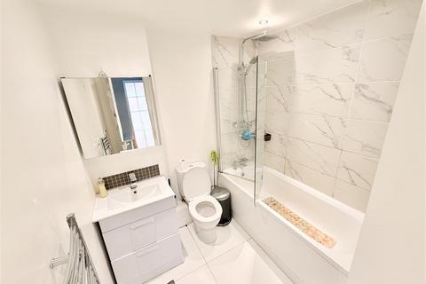 3 bedroom end of terrace house to rent, Tannin Crescent, Nottingham NG6