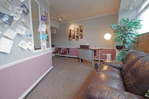 Retail property (high street) to rent, 34 Sinodun Rd Wallingford OX10 8AB