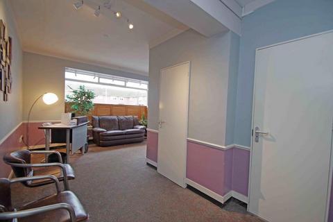 Retail property (high street) to rent, 34 Sinodun Rd Wallingford OX10 8AB
