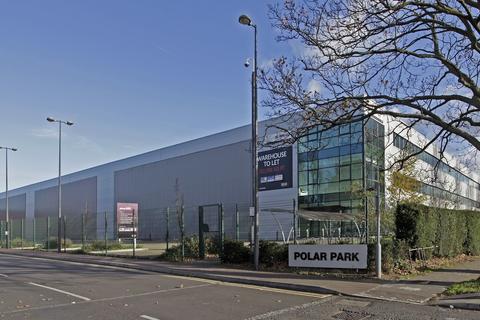 Distribution warehouse to rent, Bath Rd West Drayton UB7 0EX