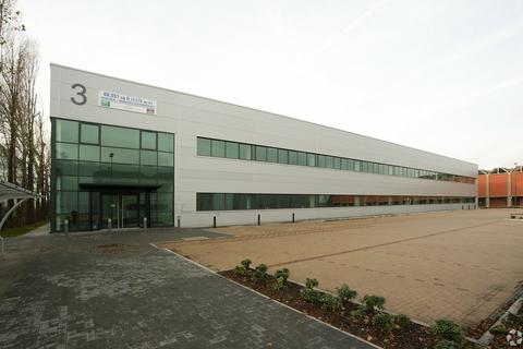 Distribution warehouse to rent, Bath Rd West Drayton UB7 0EX