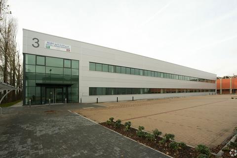 Distribution warehouse to rent, Bath Rd West Drayton UB7 0EX