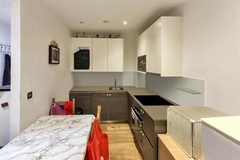 1 bedroom flat for sale, Staines Road, Hounslow