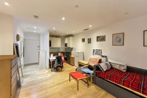 1 bedroom flat for sale, Staines Road, Hounslow