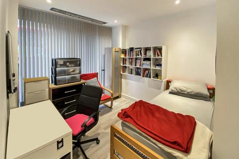 1 bedroom flat for sale, Staines Road, Hounslow