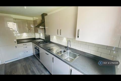 3 bedroom semi-detached house to rent, John Liddell Way, Basingstoke, RG21
