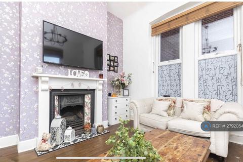 2 bedroom flat to rent, Norwich Mansions, Bournemouth, BH2