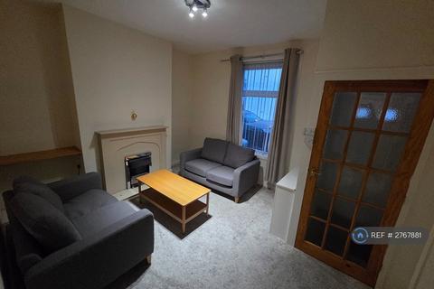 2 bedroom terraced house to rent, Stelfox St, Manchester, M30