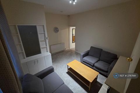 2 bedroom terraced house to rent, Stelfox St, Manchester, M30