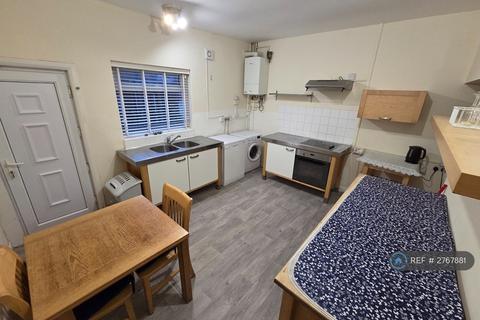 2 bedroom terraced house to rent, Stelfox St, Manchester, M30