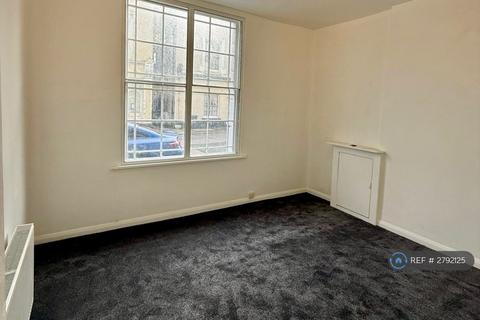 3 bedroom flat to rent, Avenue Road, Herne Bay, CT6