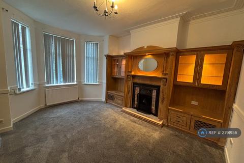 3 bedroom terraced house to rent, Oak Road, Salford, M7