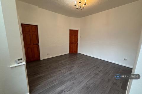 3 bedroom terraced house to rent, Oak Road, Salford, M7