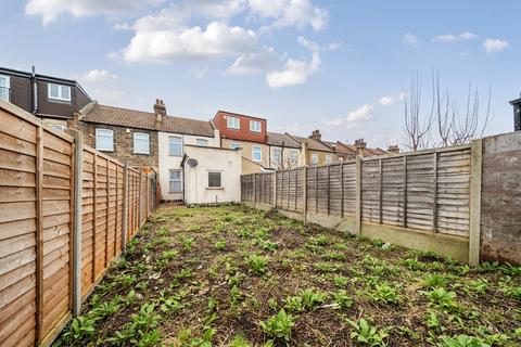 3 bedroom terraced house for sale, Roman Road, Ilford