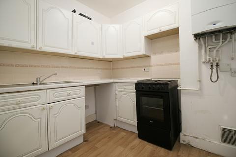 2 bedroom flat to rent, Spencer Road, Eastbourne, BN21