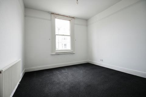 2 bedroom flat to rent, Spencer Road, Eastbourne, BN21