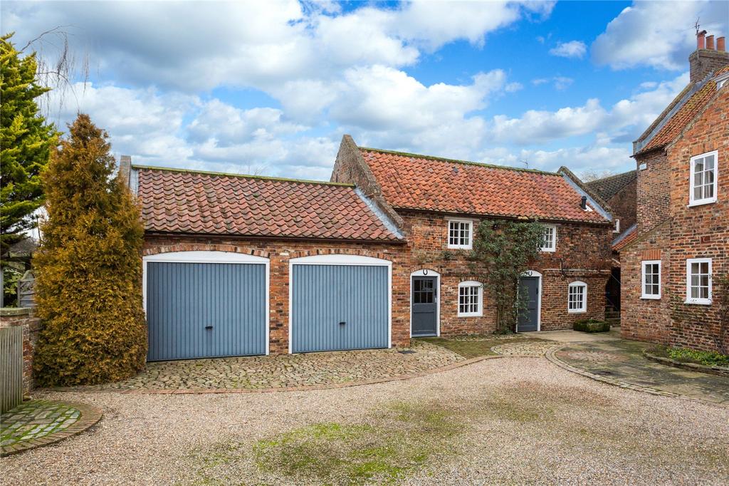 Outbuilding/Garaging