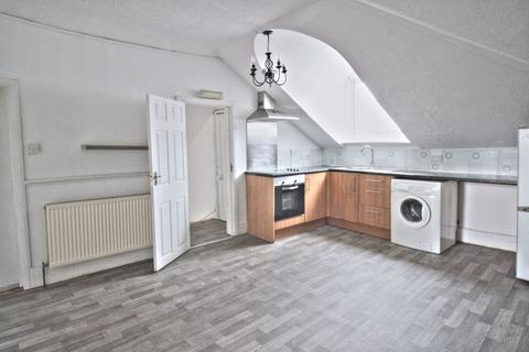 2 bedroom flat to rent, Bolton Road, Eastbourne, BN21
