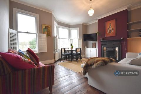 3 bedroom maisonette to rent, Holmewood Gardens, London, SW2